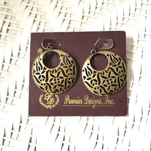 NWT Matte Gold-colored Earrings